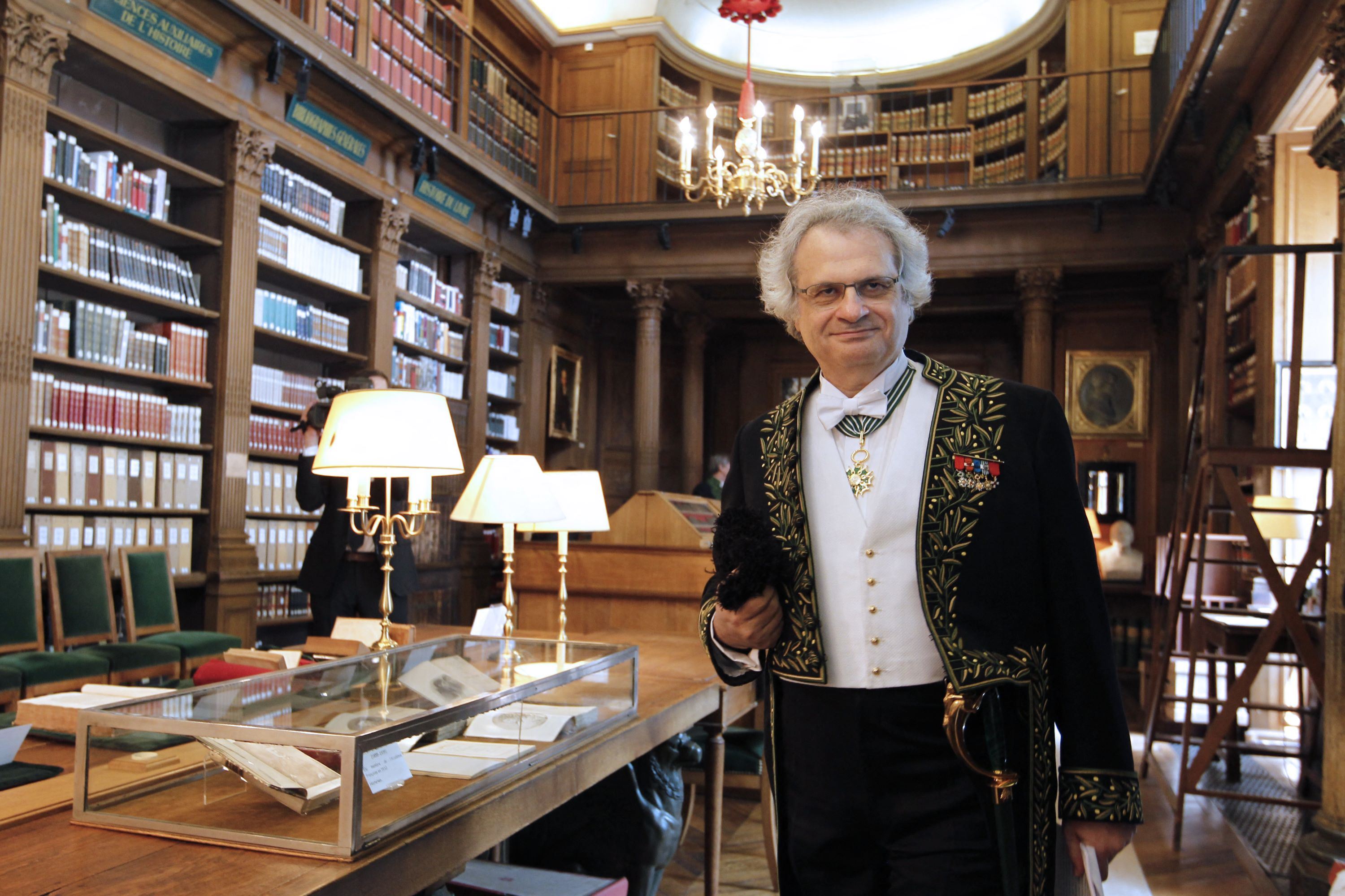 حدث تاريخي .. الكاتب اللبناني أمين معلوف أمينا عاما دائما للأكاديمية الفرنسية